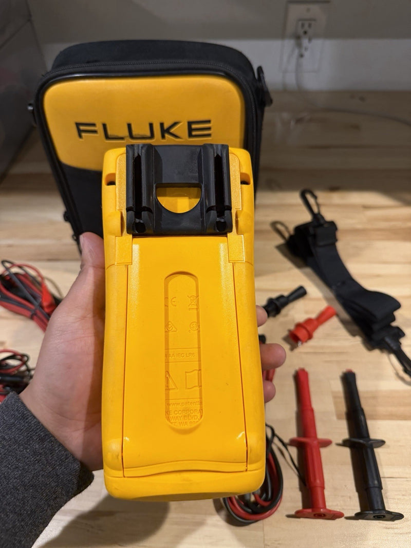 FLUKE 725 MULTIFUNCTION PROCESS CALIBRATOR WITH BAGLEADS & CLIPS