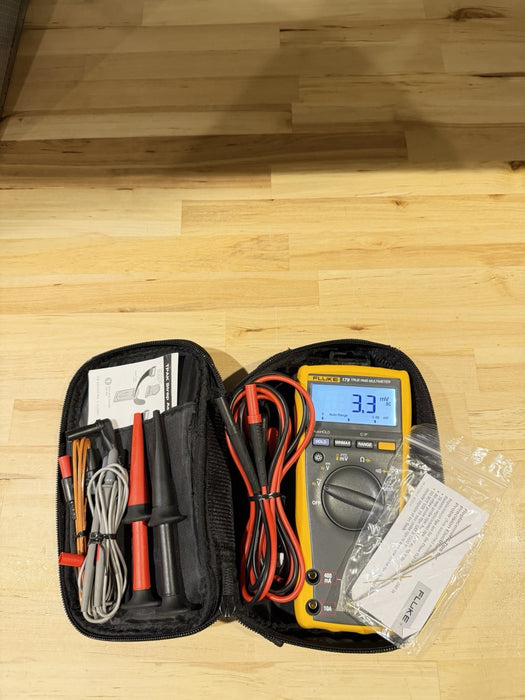 FLUKE 179/EDA2 MULTIMETER COMBO KIT W/ BAG & ACCESSORIES - TESTED