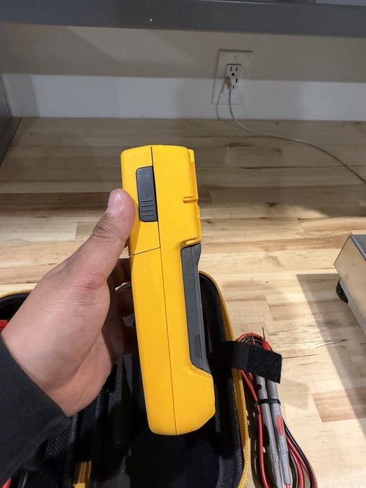 FLUKE 233 KIT REMOTE DISPLAY AUTOMOTIVE DIGITAL MULTIMETER