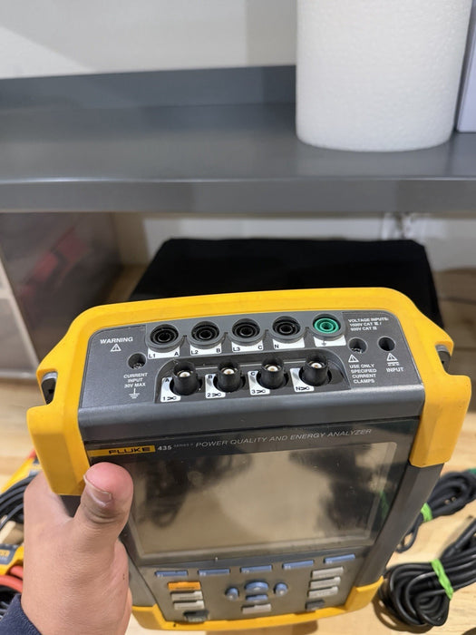 FLUKE 435 II POWER QUALITY & ENERGY ANALYZER W/ ACCESSORIES & CHARGER-SHIPS FREE