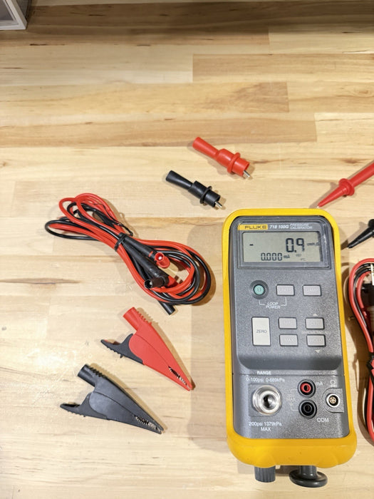 FLUKE 718 100G PRESSURE CALIBRATOR W/ ACCESSORIES (FREE SHIPPING) TESTED