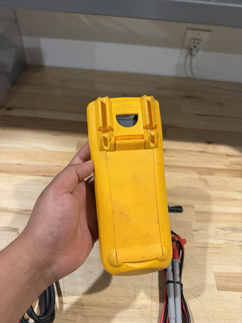 FLUKE 1507 INSULATION MULTIMETER W/ LEADS & CLIPS - SHIPS FAST