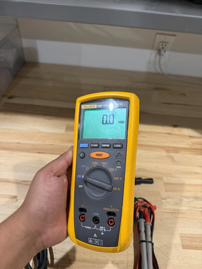 FLUKE 1507 INSULATION MULTIMETER W/ LEADS & CLIPS - SHIPS FAST