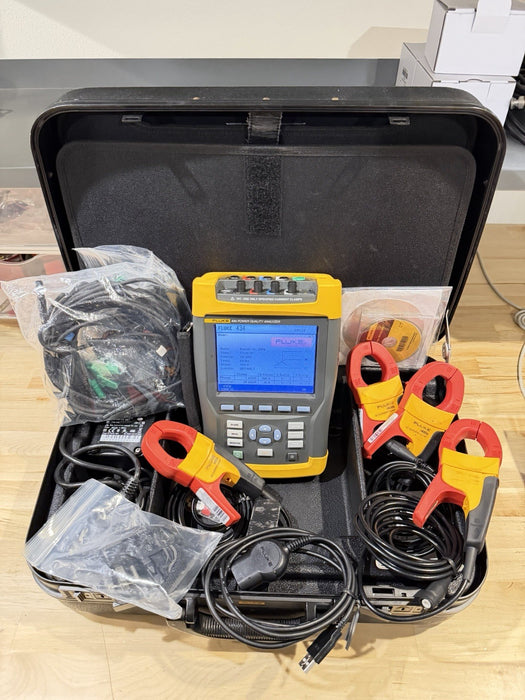 FLUKE 434 SERIES POWER QUALITY ANALYZER KIT W/ACCESSORIES - SHIPS FREE (TESTED)