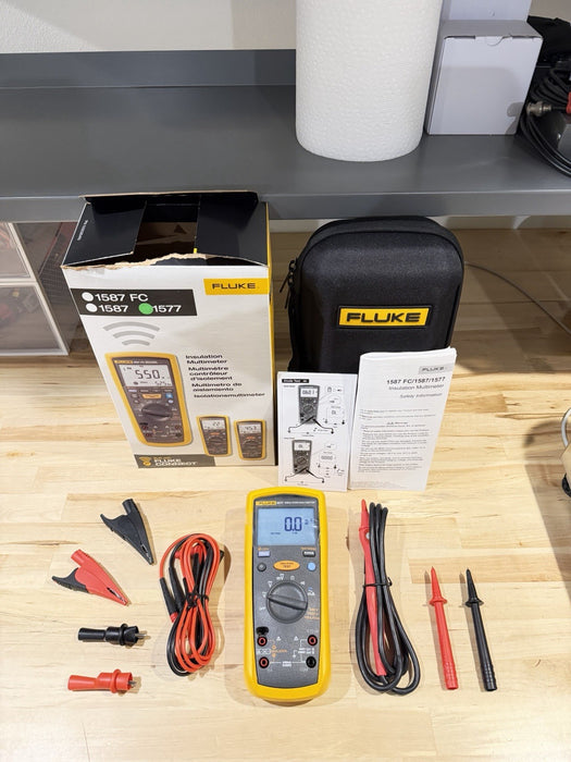 FLUKE 1577 INSULATION MULTIMETER WITH LEADS & CASE TESTED