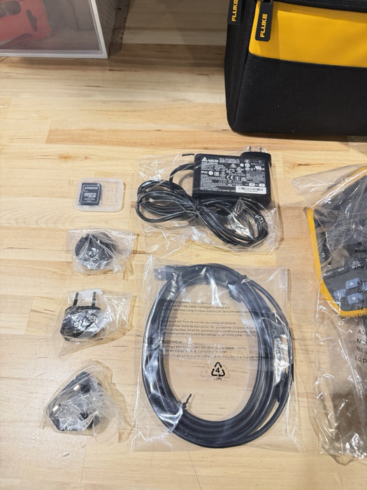FLUKE TIS75+ 27 HZ 384X288 THERMAL IMAGING CANERA W/ ACCESSORIES (NEW SEALED)