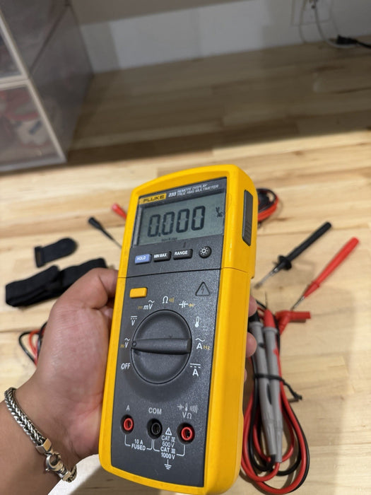 FLUKE 233 REMOTE DISPLAY AUTOMOTIVE DIGITAL  MULTIMETER KIT (FREE SHIPPING)