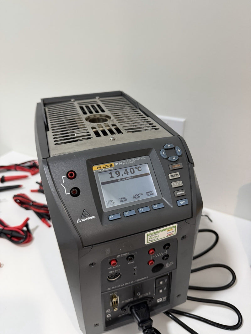 FLUKE 9144 FIELD METROLOGY WELL 50°C TO 660°C TEMPERATURE CALIBRATOR & LEADS