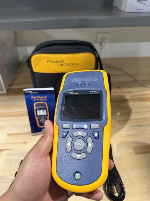 FLUKE NETWORKS AIRCHECK WIFI TESTER WITH CHARGER & BAGE