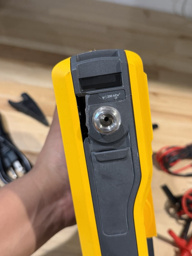 FLUKE 729 FC AUTOMATIC PRESSURE CALIBRATOR WITH ACCESSORIES