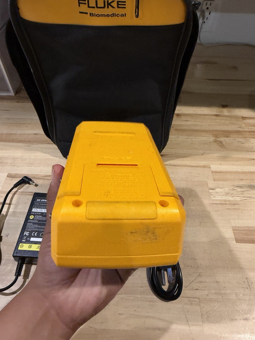 FLUKE PROSIM 4 VITAL SIGNS & ECG SIMULATOR W/ BAG & CHARGER (TESTED) SHIPS FREE