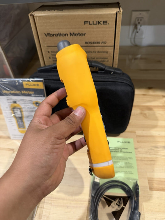 FLUKE 805 FC VIBRATION METER W / ACCESSORIES (NEW FACTORY SEALED) SHIPS FAST