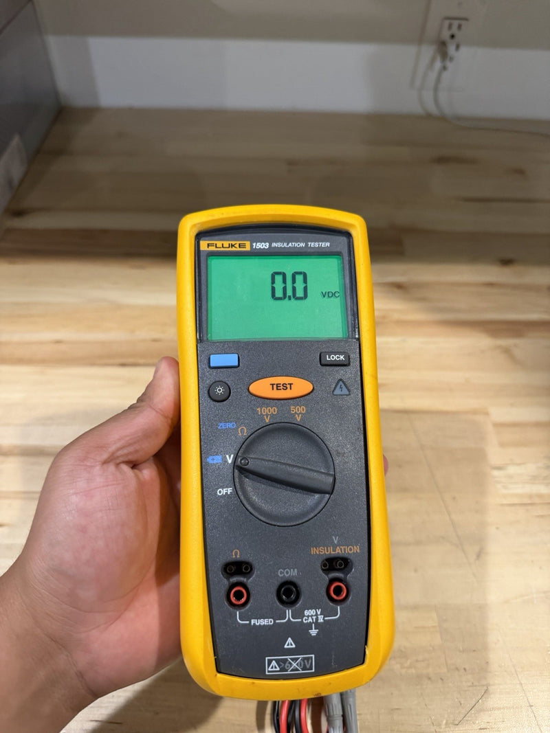 FLUKE 1503 INSULATION TESTER WITH ACCESSORIES & CLIPS