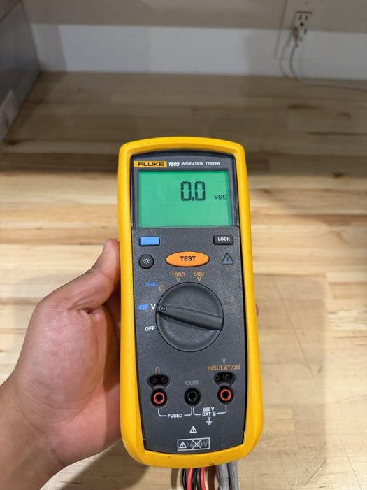 FLUKE 1503 INSULATION TESTER WITH ACCESSORIES & CLIPS