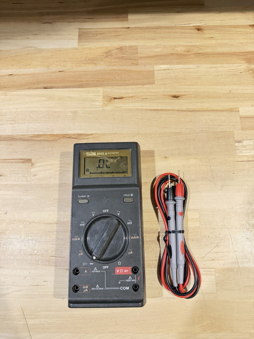 FLUKE 8025 A DIGITAL MULTIMETER W/ LEADS- SHIPS FAST