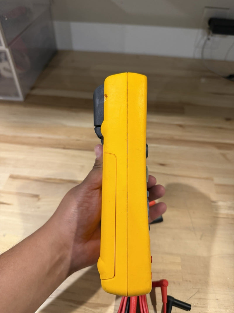 FLUKE 725 MULTIFUNCTION PROCESS CALIBRATOR WITH LEADS & CLIPS TESTED