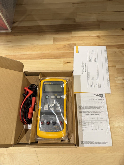 FLUKE 715 VOLT/MA CALIBRATOR WITH LEADS & CLIPS