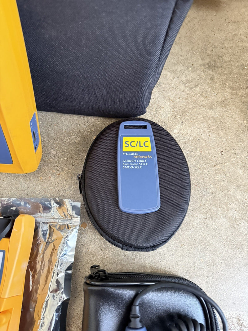 FLUKE NETWORKS VERSIV OPTIFIBER PRO OTDR KIT WITH QUAD OTDR MODULE & ACCESSORIES
