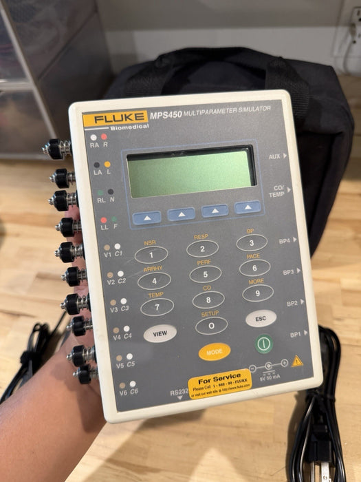 FLUKE MPS450 MULTIPARAMETER SIMULATOR W/ CASE & CHARGER - TESTED