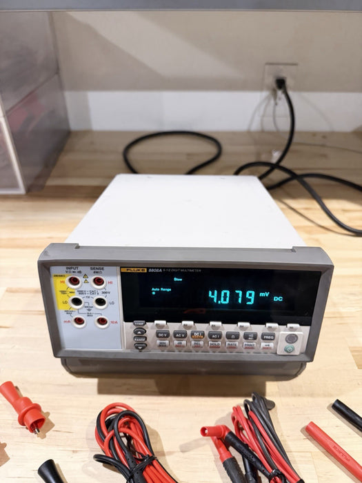 FLUKE 8808A 5.5 DIGITAL MULTIMETER W/ LEADS & CHARGER - TESTED / SHIPS FAST