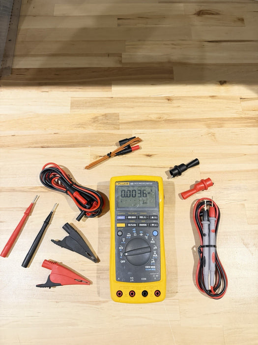 FLUKE 189 TRUE RMS MULTIMETER WITH LEADS AND CLIPS USED
