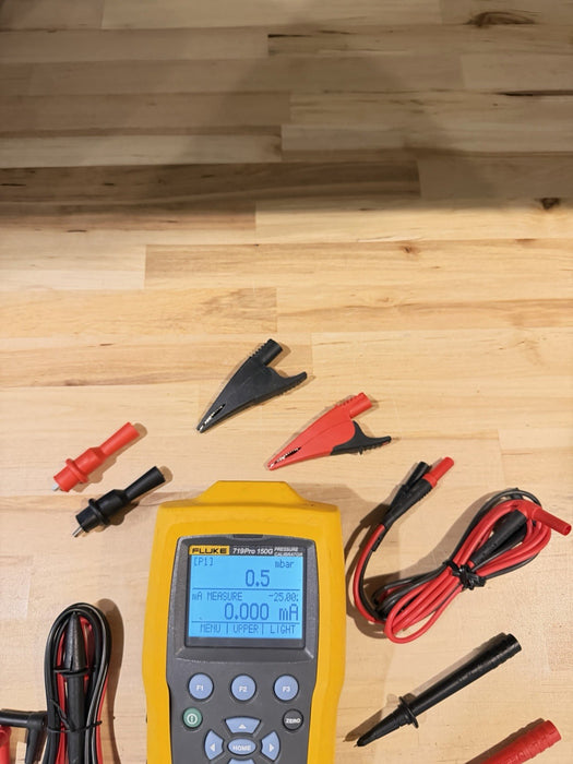 FLUKE 719 PRO 150G ELECTRIC PRESSURE CALIBRATOR W/ ACCESSORIES (SHIPS FREE)