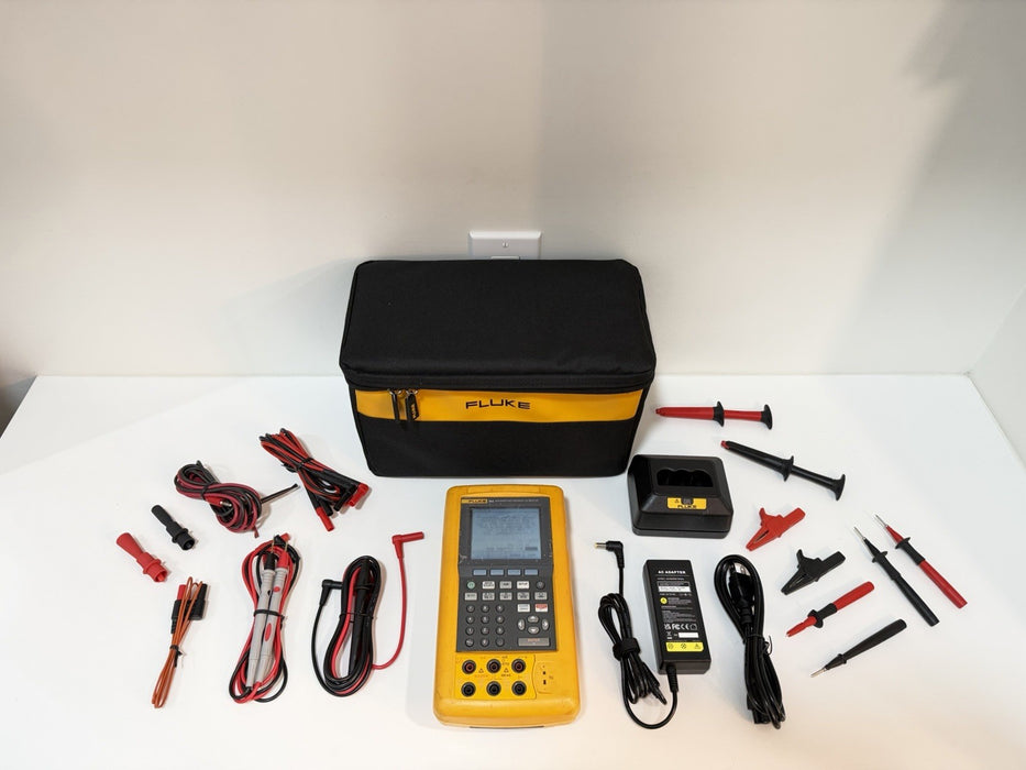 FLUKE 744 DOCUMENTING PRCESS CALIBRATOR WITH LEADS & CHARGER TESTED