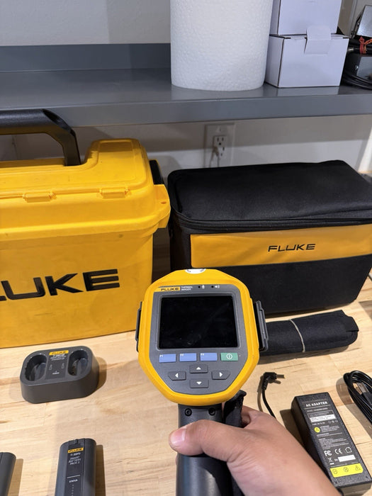 FLUKE Ti401-PRO 60HZ THERMAL IMAGER KIT W / ACCESSORIES - FREE SHIPPING