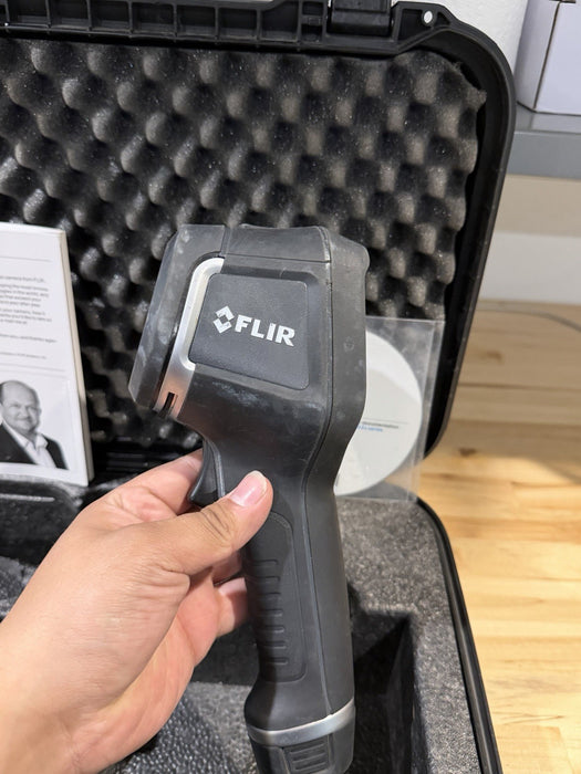 FLIR E5 THERMAL IMAGING CAMERA W/ BATTERY & CHARGER - SHIPS FAST
