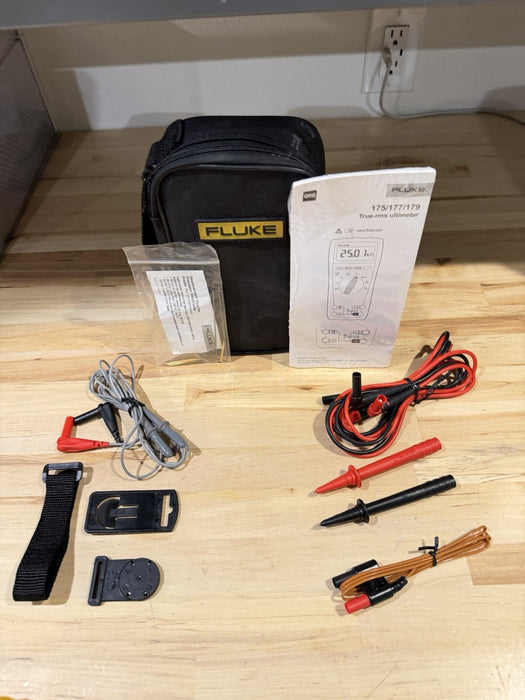 FLUKE 179/EDA2 MULTIMETER COMBO KIT W/ BAG & ACCESSORIES - TESTED