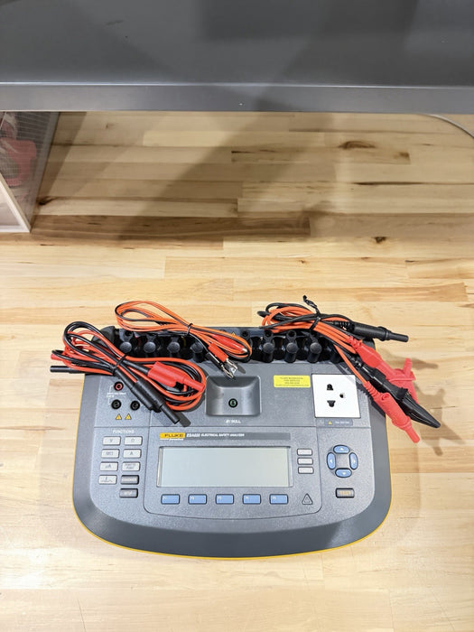 FLUKE ESA620 230V BIOMEDICAL ELECTRICAL SAFETY ANALYZER WITH LEADS & CHARGER