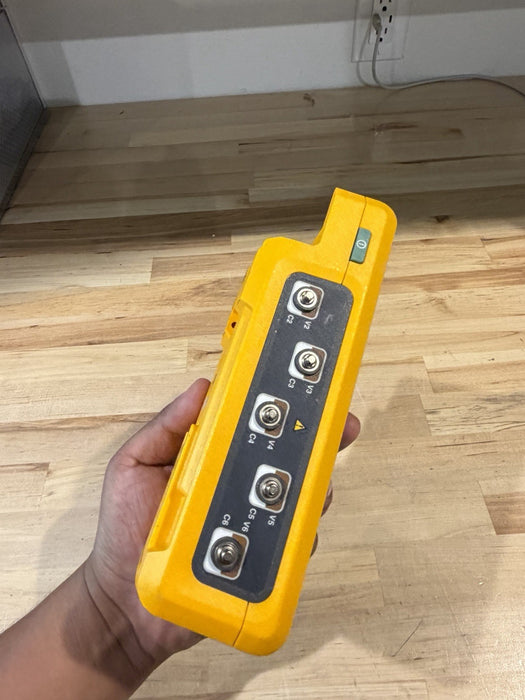 FLUKE PROSIM 4 VITAL SIGNS SIMULATOR (NO BATTERY) READ DESCRIPTION / FOR PARTS