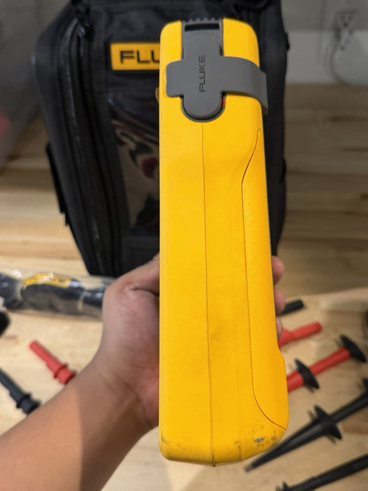 FLUKE 753 DOCUMENTING PROCESS CALIBRATOR WITH ACCESSORIES CALIBRATED 2025
