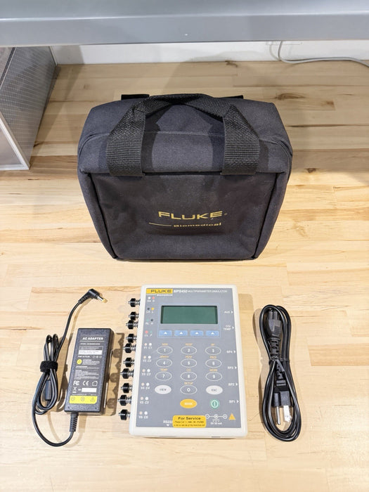FLUKE MPS450 MULTIPARAMETER SIMULATOR W/ CASE & CHARGER - TESTED