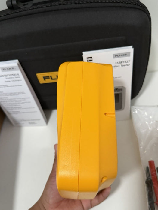 FLUKE 1535 MEGOHMMETER INSULATION TESTER W/ LEADS & CASE (CALIBRATED 2025) NEW