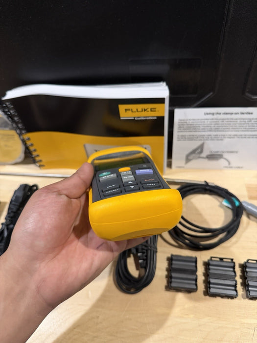 FLUKE 1523 REFERENCE THERMOMETER W/ PROBE KIT & ACCESSORIES-FREE SHIPPING TESTED
