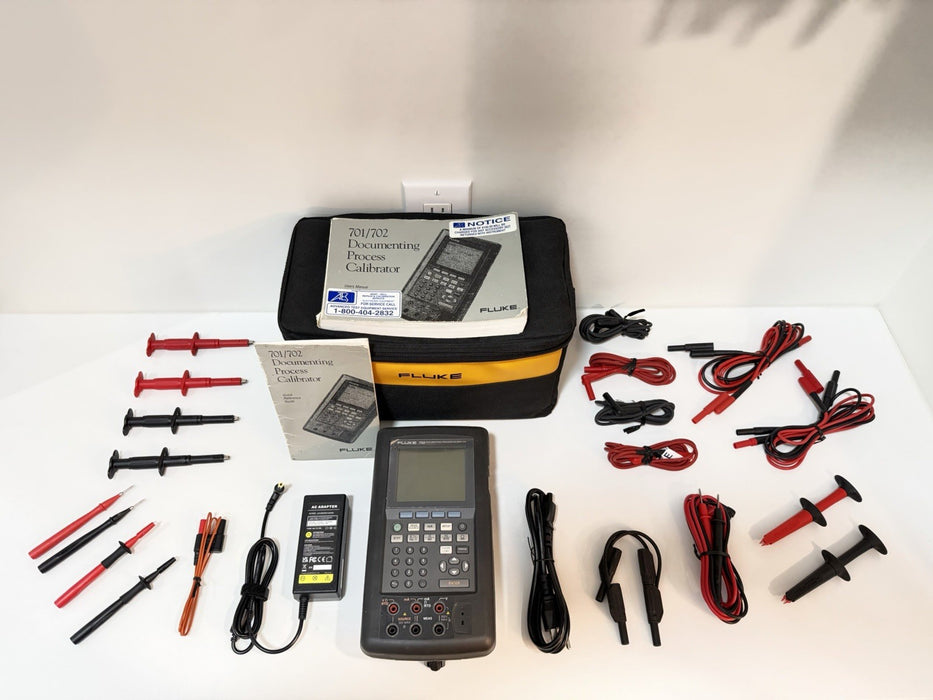 FLUKE 702 DOCUMENTING PROCESS CALIBRATOR WITH ACCESSORIES TESTED