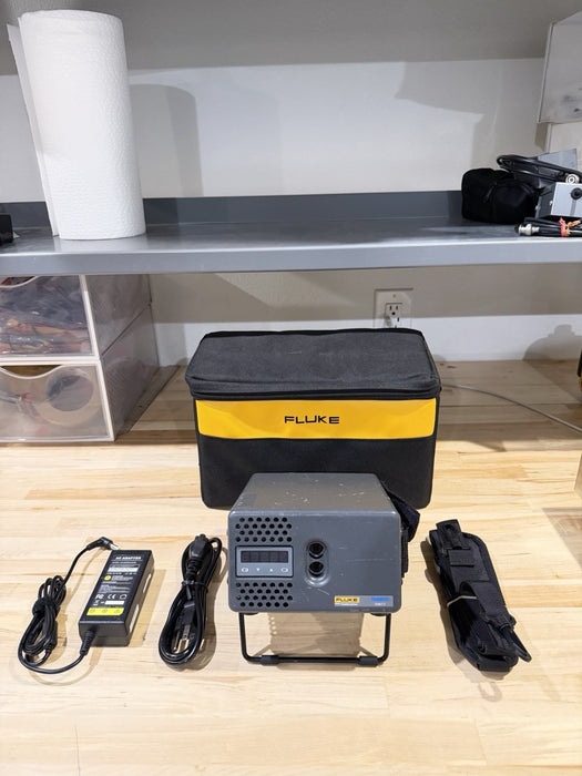 FLUKE 9102S DRY-WELL CALIBRATOR W/BAG & CHARGER (5961T)- FREE SHIPPING