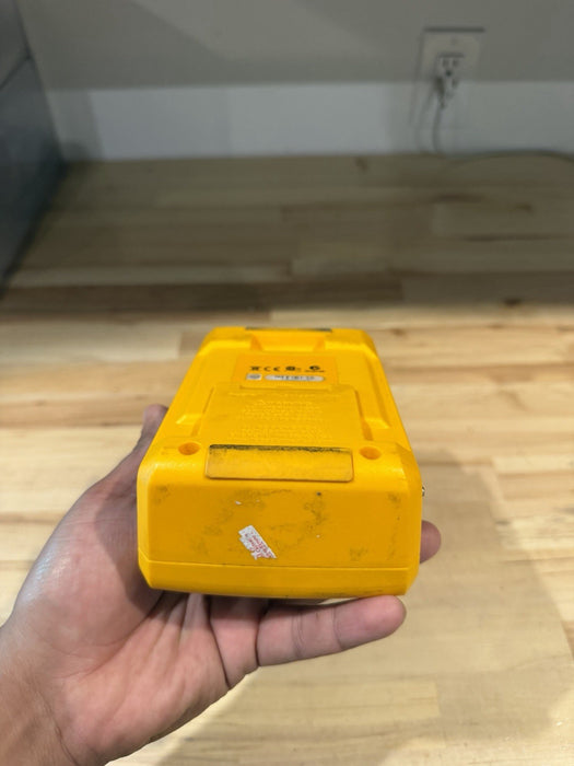 FLUKE PROSIM 4 VITAL SIGNS SIMULATOR (NO BATTERY) READ DESCRIPTION / FOR PARTS