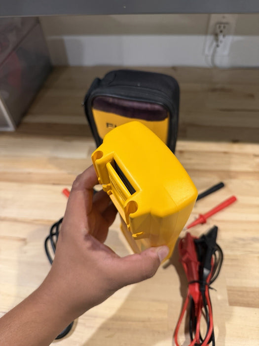 FLUKE 1507 INSULATION MULTIMETER W/ LEADS & CLIPS - SHIPS FAST