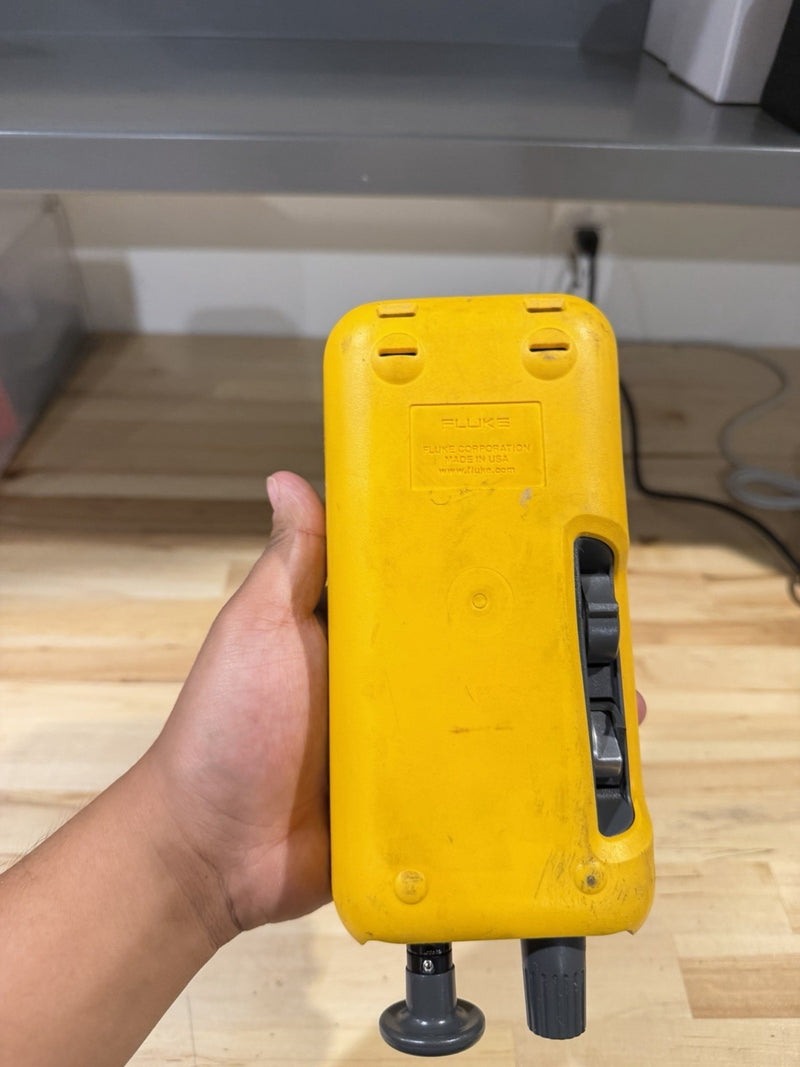 FLUKE 718 30G PRESSURE CALIBRATOR FOR PARTS