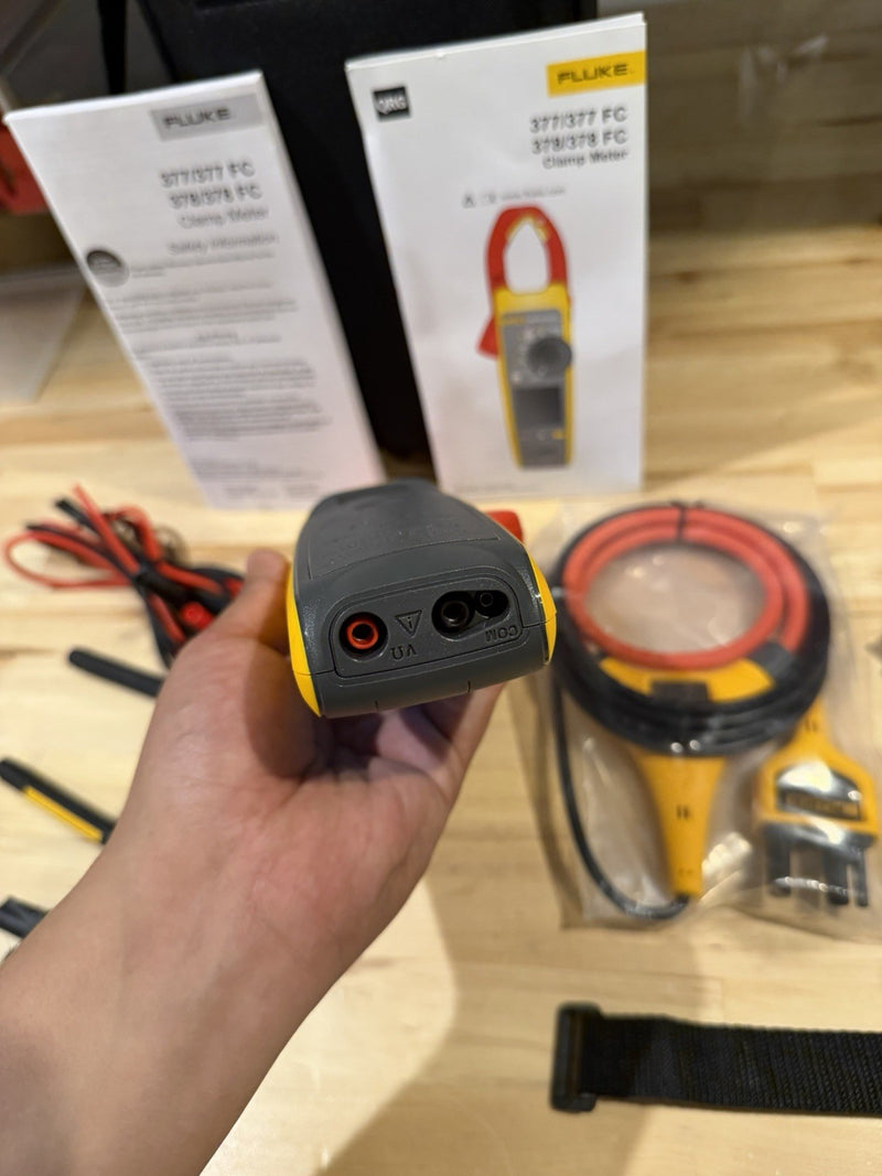 FLUKE 378 FC NON-CONTACR VOLTAGE CLAMP METER W/ LEADS & CASE - SHIPS FAST