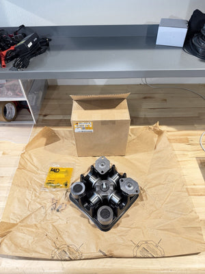CAT 4E-9324 UNIVERSAL JOINT ASSEMBLY (NEW FACTORY SEALED) FREE SHIPPING