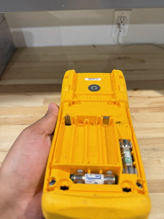 FLUKE 189 TRUE RMS MULTIMETER (PARTS ONLY)  FOR PARTS - SHIPS FAST