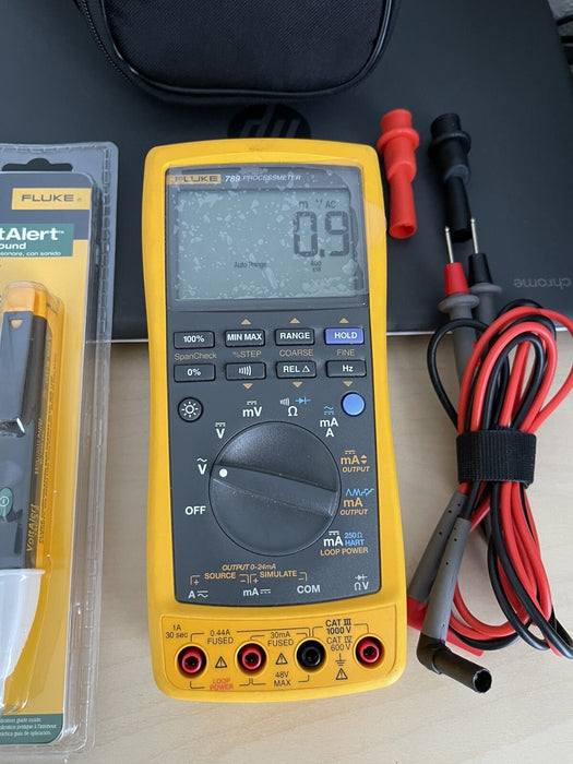 FLUKE 789 PROCESS METER WITH LEADS AND CASE