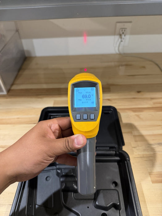 FLUKE 568 IR THERMOMETER WITH CASE TESTED