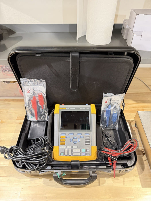 FLUKE 190-202 SCOPEMETER 2CH 200MHZ 2.5GS/S W/ ACCESSORIES (TESTED) SHIPS FREE