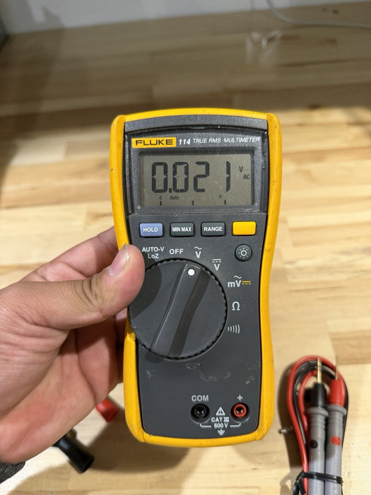 FLUKE 114 TRUE RMS MULTIMETER WITH LEADS & CLIPS TESTED