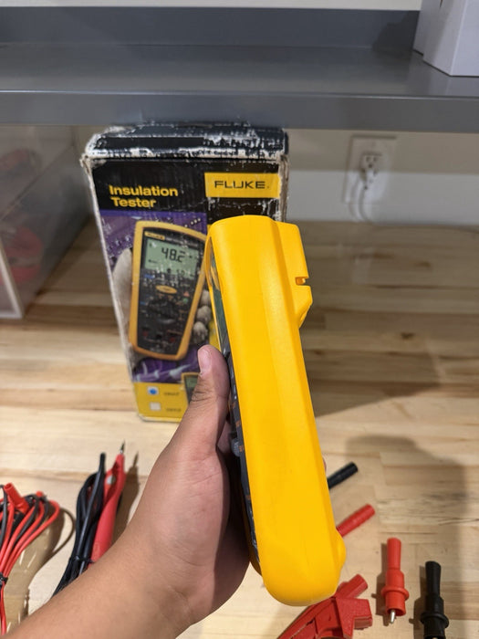 FLUKE 1507 INSULATION MULTIMETER WITH LEADS & CLIPS CALIBRATED 2026