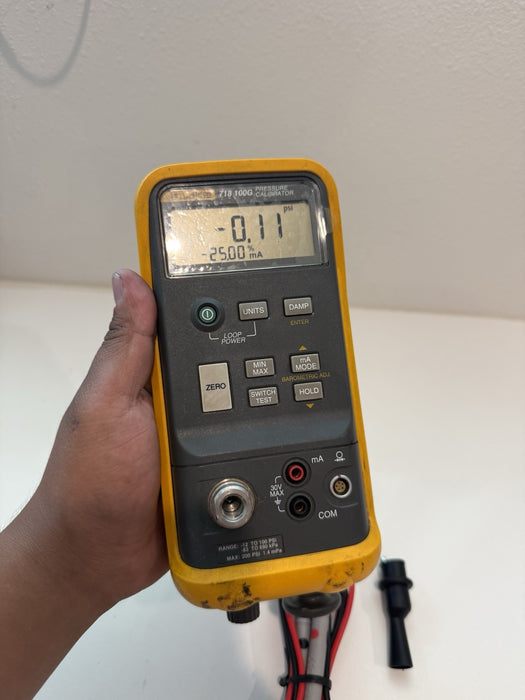 FLUKE 718-100G PRESSURE CALIBRATOR WITH LEADS & CLIPS